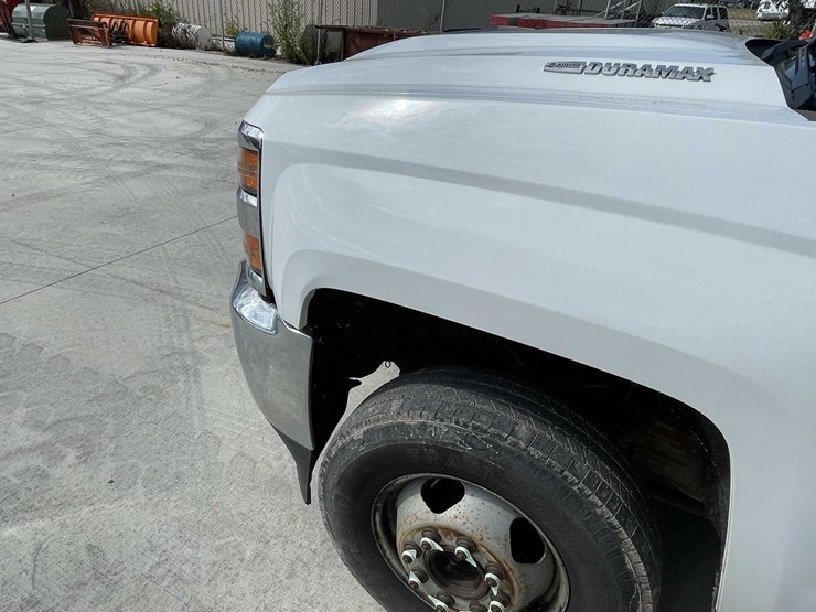 2018-chevrolet-3500-image-10