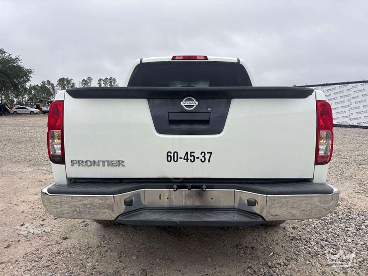 2016-nissan-frontier-image-22