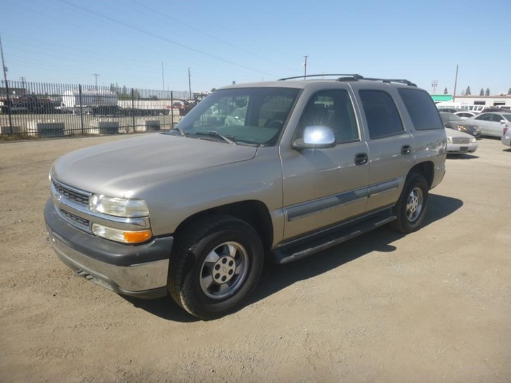 2002-chevrolet-tahoe-image-1
