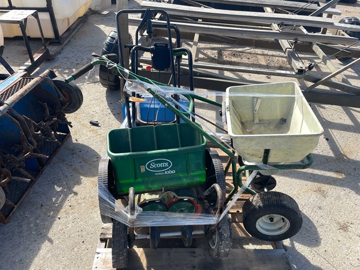 #1830-•-(4)-push-spreaders-image-1