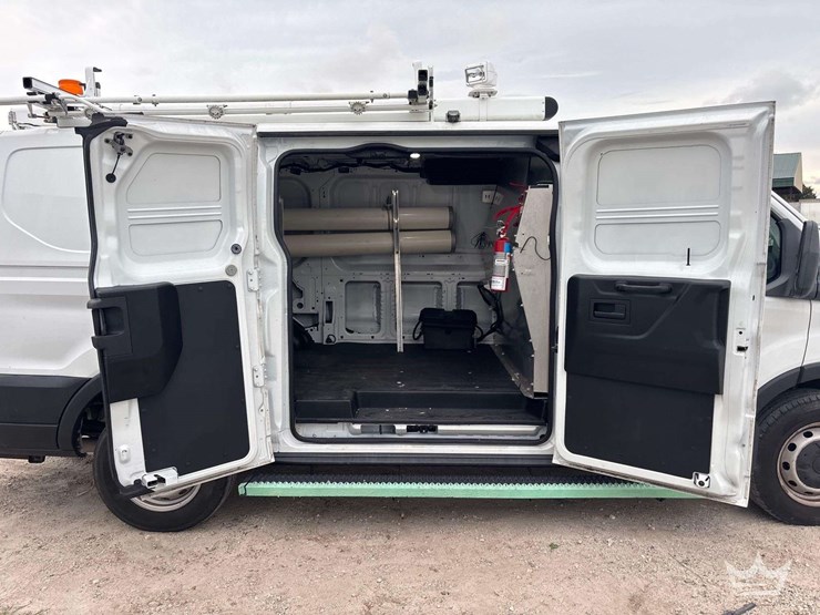2019-ford-transit-image-17