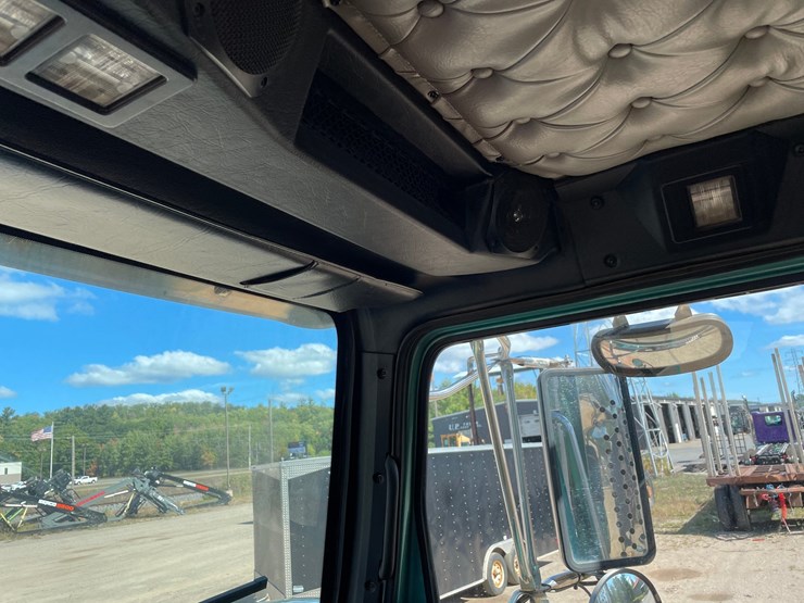 2015-western-star-4900sb-image-78