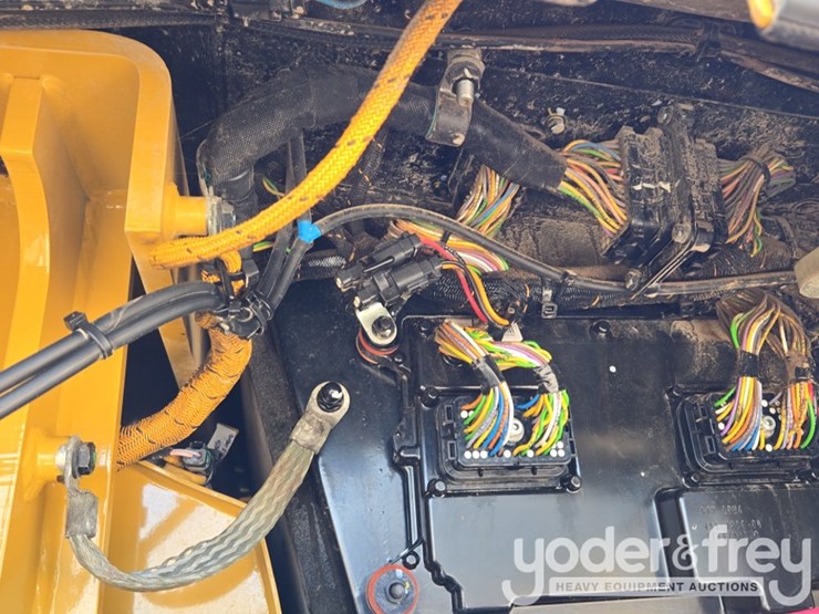 2021-caterpillar-d4-lgp-image-40