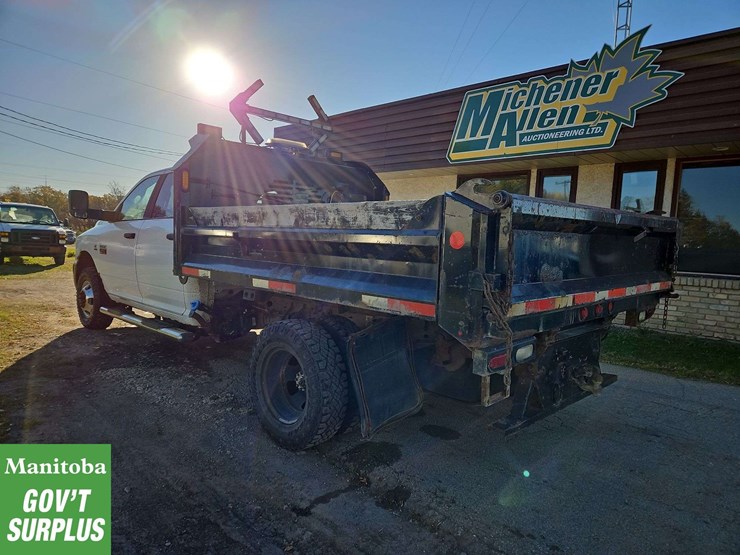 2011-dodge-3500-image-3
