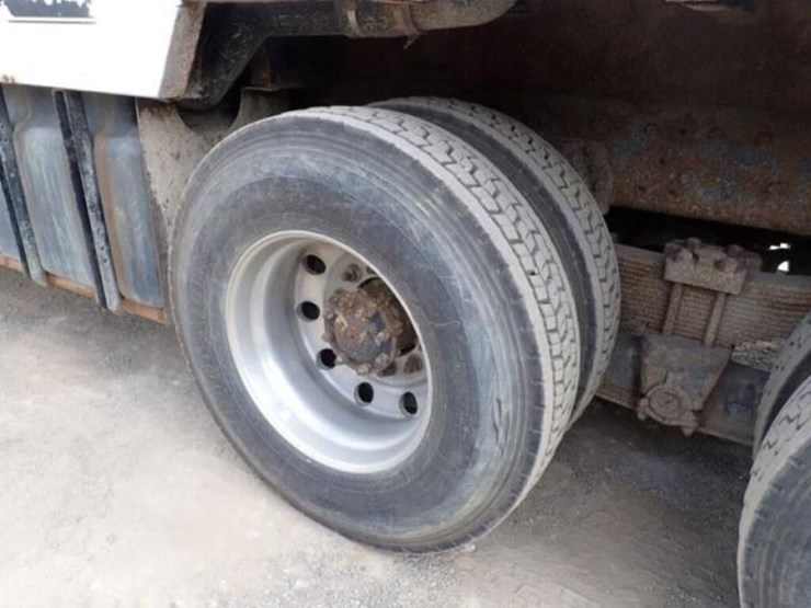 2015-freightliner-114sd-image-56