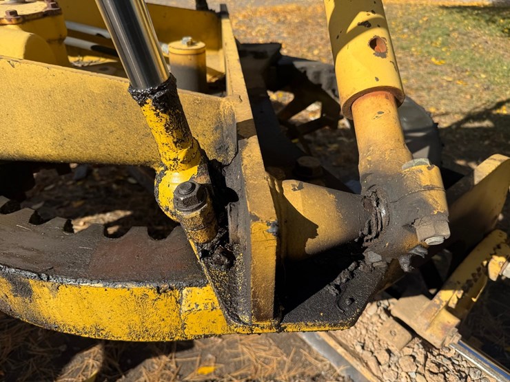 #3534-•-komatsu-gd305a-motor-grader-image-27