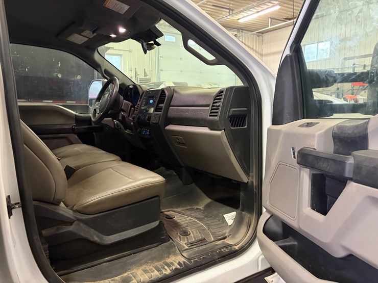 2020-ford-f550-xl-image-21