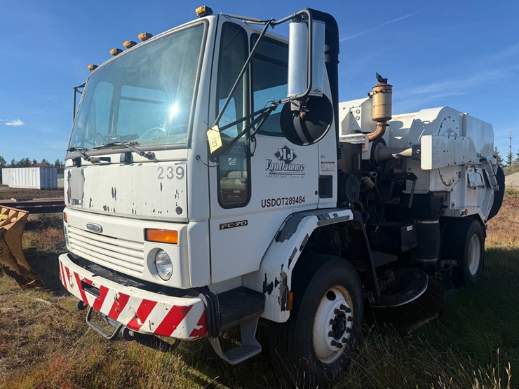 2002-freightliner-fc70-image-1