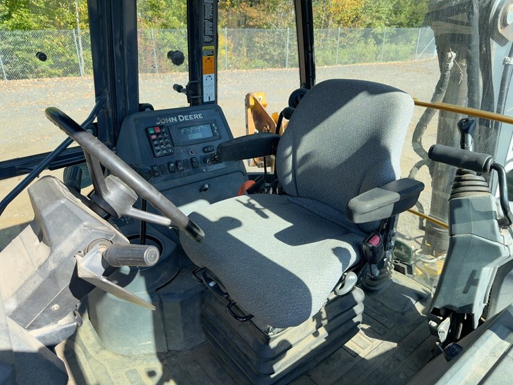 2017-deere-410l-image-25