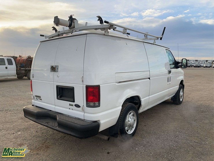 2014-ford-cargo-image-4