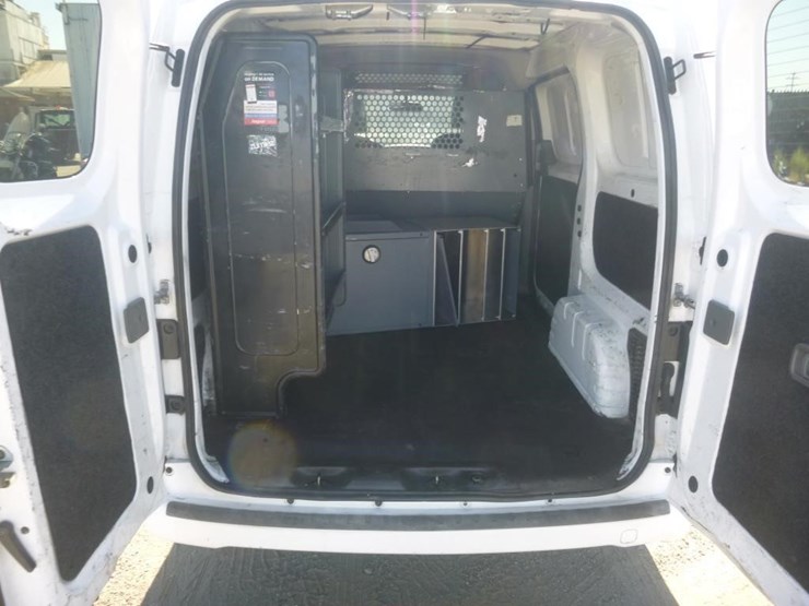2015-nissan-nv200-image-10
