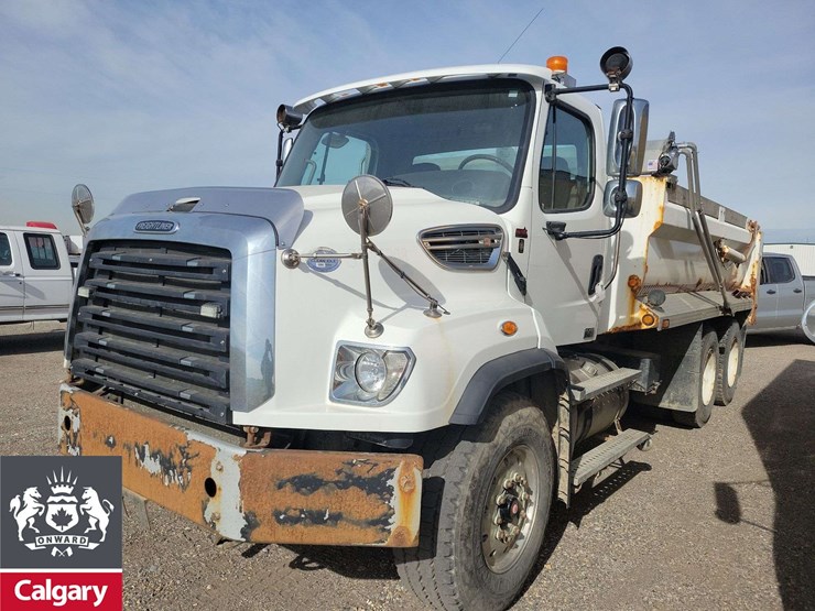2016-freightliner-114sd-image-1