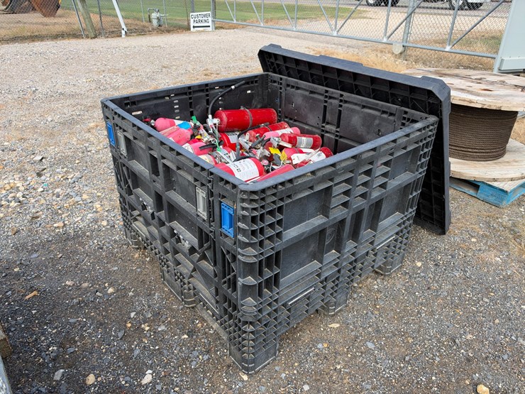 #7502-•-fire-extinguishers-image-4