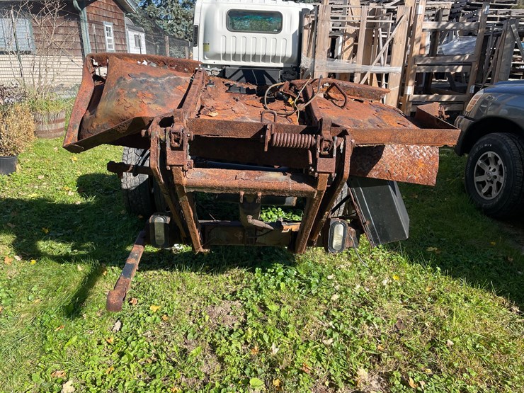 isuzu-nqr-image-7