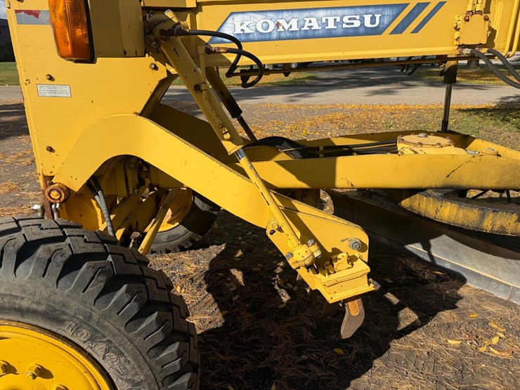 #3534-•-komatsu-gd305a-motor-grader-image-23