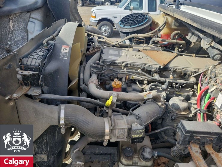 2016-freightliner-114sd-image-36