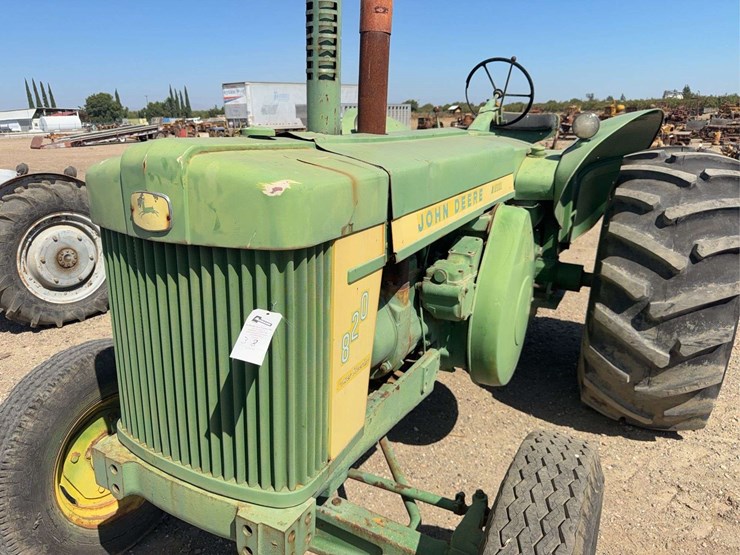john-deere-820-image-12