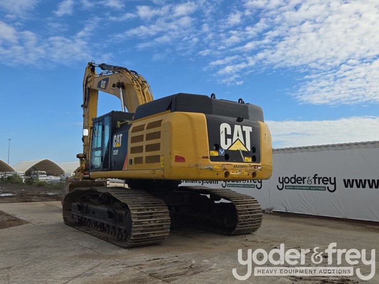 2019-caterpillar-352-image-3