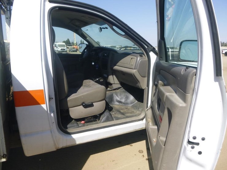 2005-dodge-ram-2500-image-16