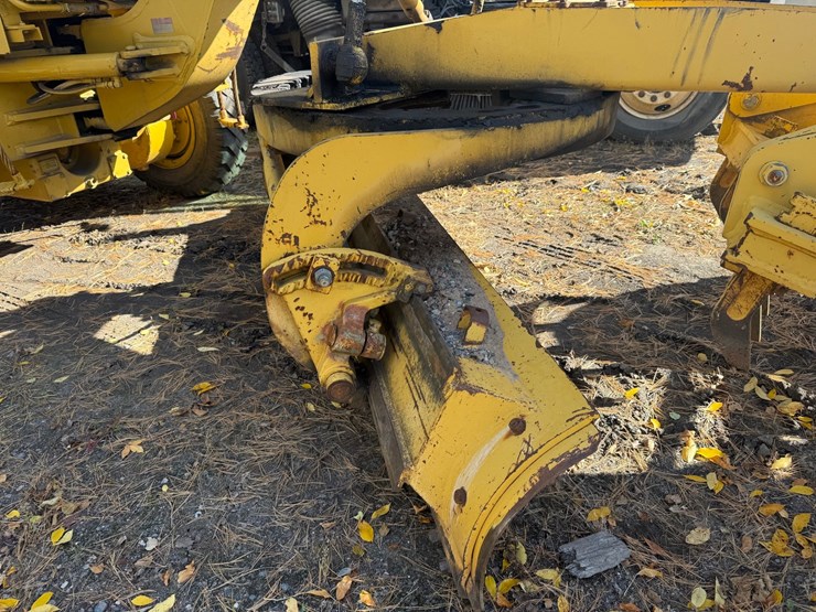 #3534-•-komatsu-gd305a-motor-grader-image-39