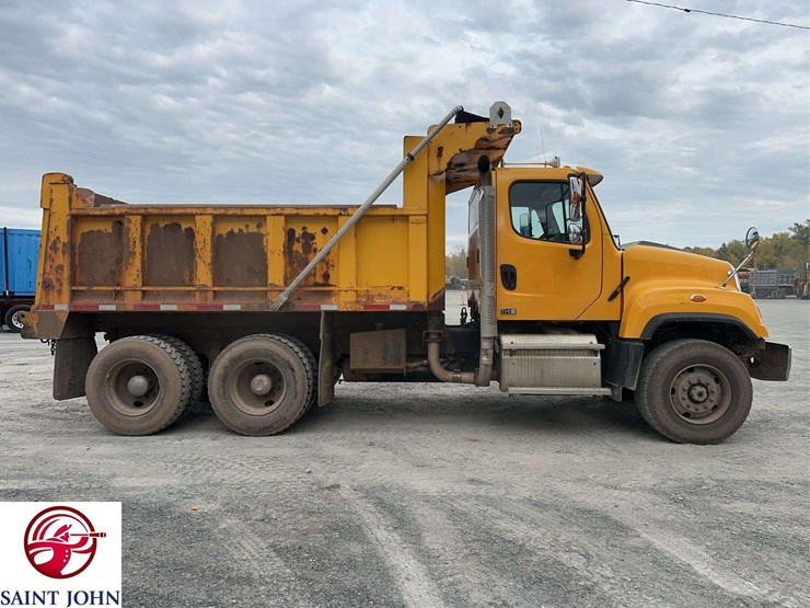 2015-freightliner-114sd-image-4