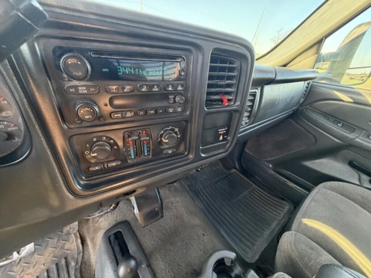 2007-chevrolet-3500-image-14