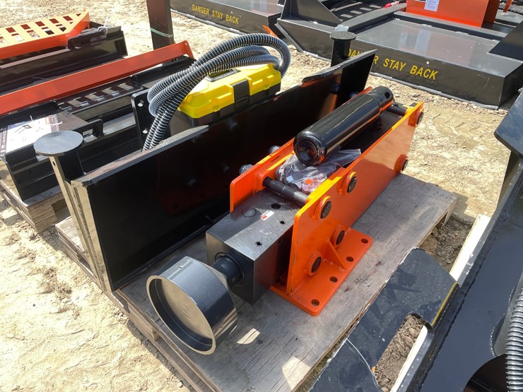 #2014-•-wolverine-skid-steer-post-driver-attachment-image-1