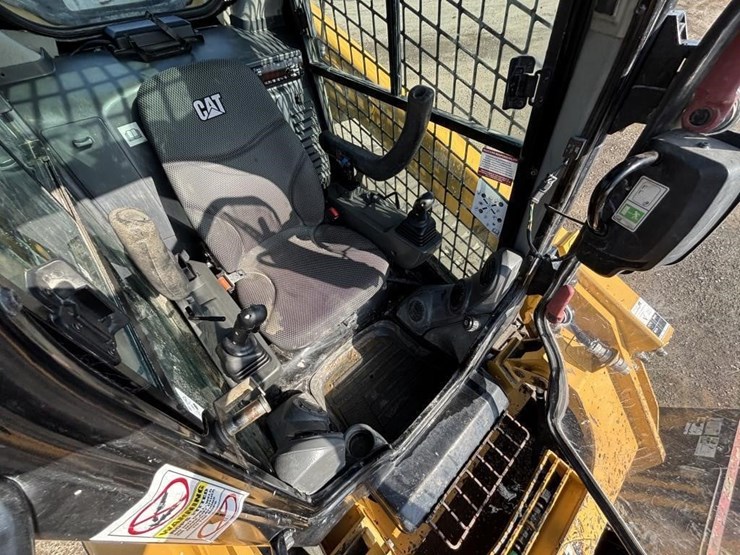 2021-caterpillar-299d3-image-21