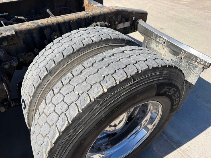 #1726-•-2019-western-star-day-cab-truck-tractor-image-19