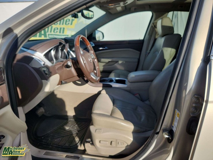2010-cadillac-srx-image-24