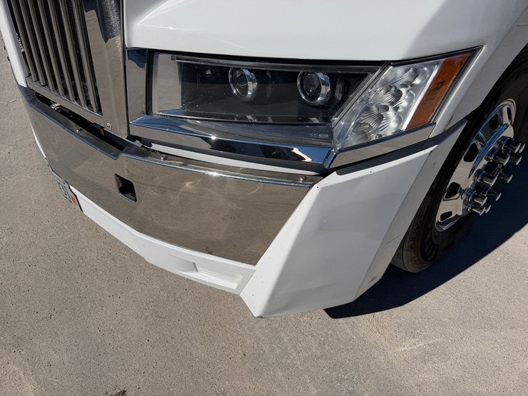 #1726-•-2019-western-star-day-cab-truck-tractor-image-9