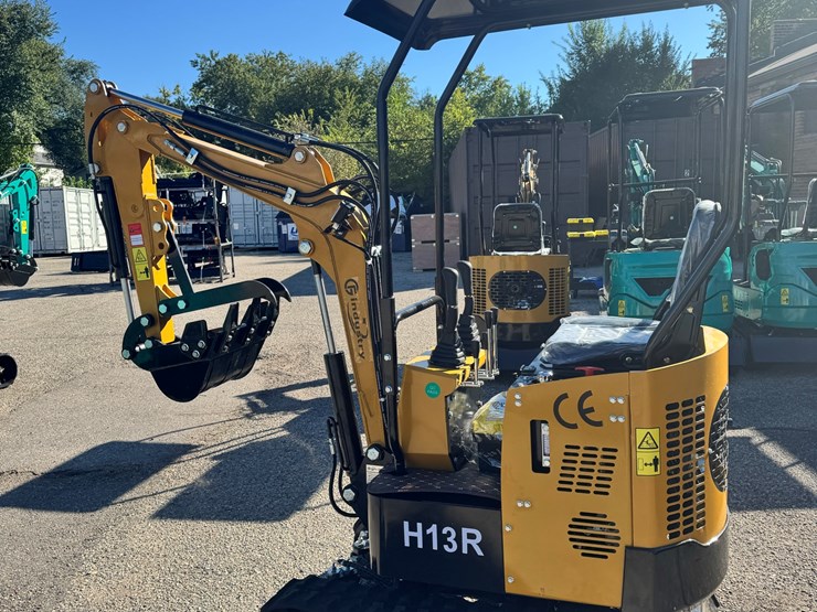 2026-unused-h13r-mini-excavator-image-1
