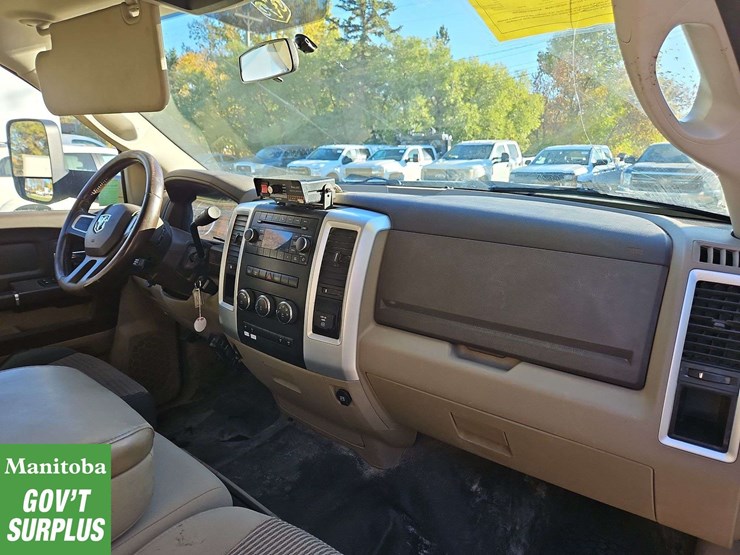 2011-dodge-3500-image-17