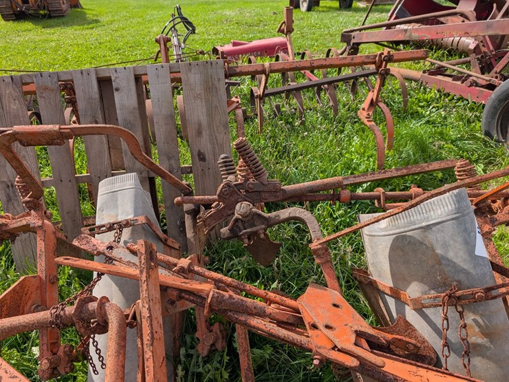 #4054-•-allis-chalmers-corn-cultivator-image-3