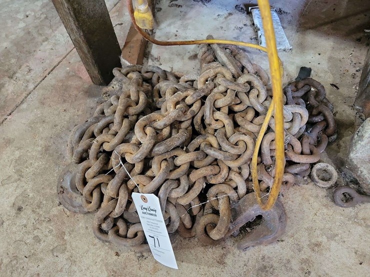 heavy-duty-link-chain-with-hooks-image-2
