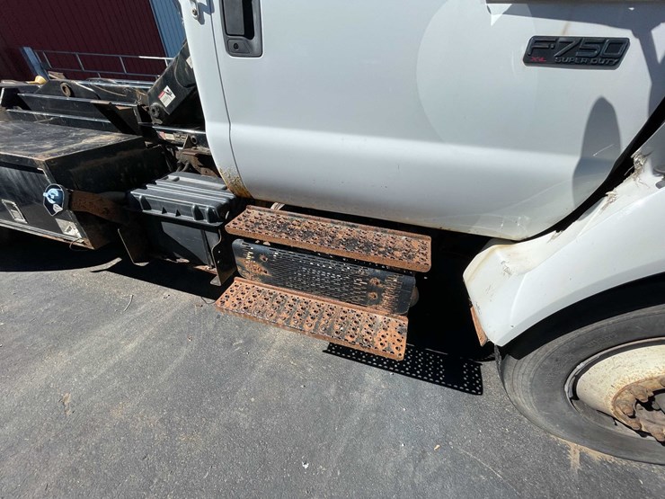 2013-ford-f750-image-48