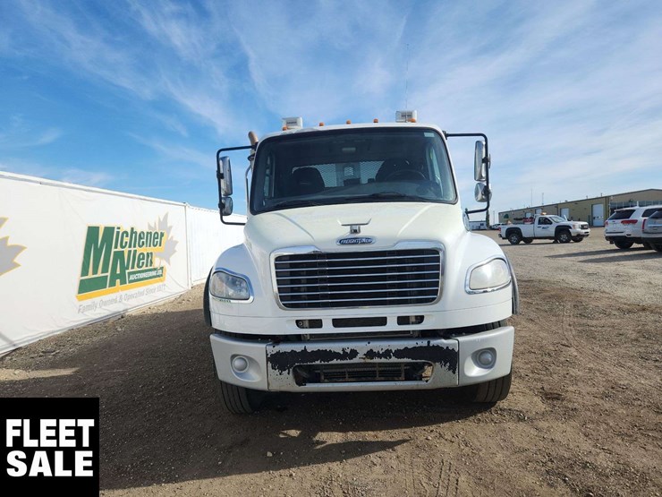 2018-freightliner-m2-106-image-6
