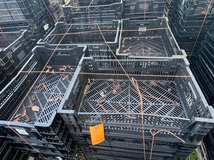 #3222-•-pallet-of-stackable-poly-crates-image-2