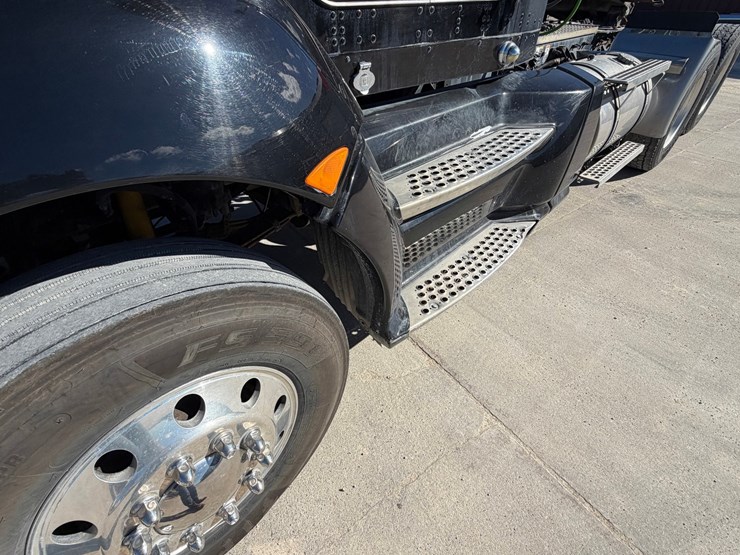 #1728-•-2012-kenworth-day-cab-truck-tractor-image-11
