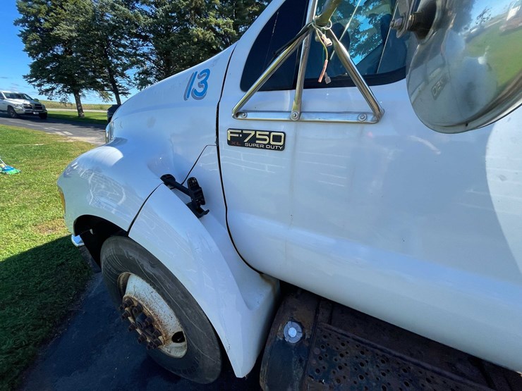 2013-ford-f750-image-13