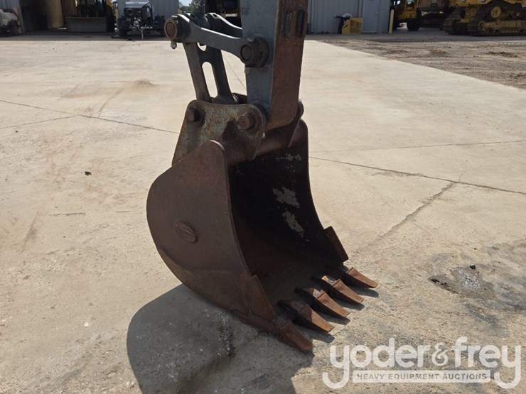 2020-deere-85g-image-25
