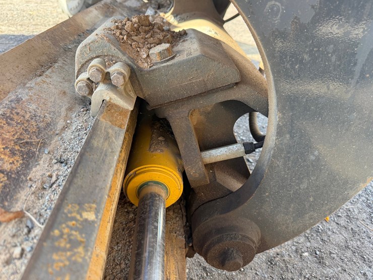 deere-672d-image-54