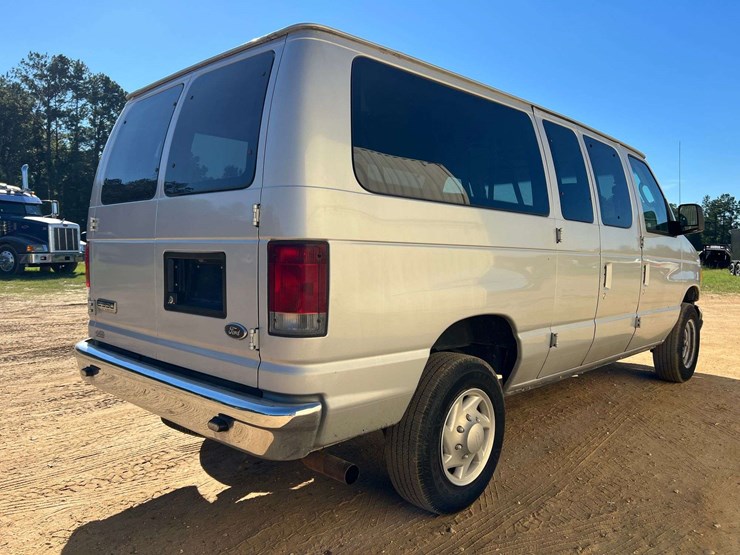 2006-ford-e350-image-3