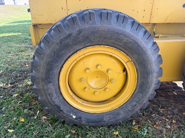 #3534-•-komatsu-gd305a-motor-grader-image-102