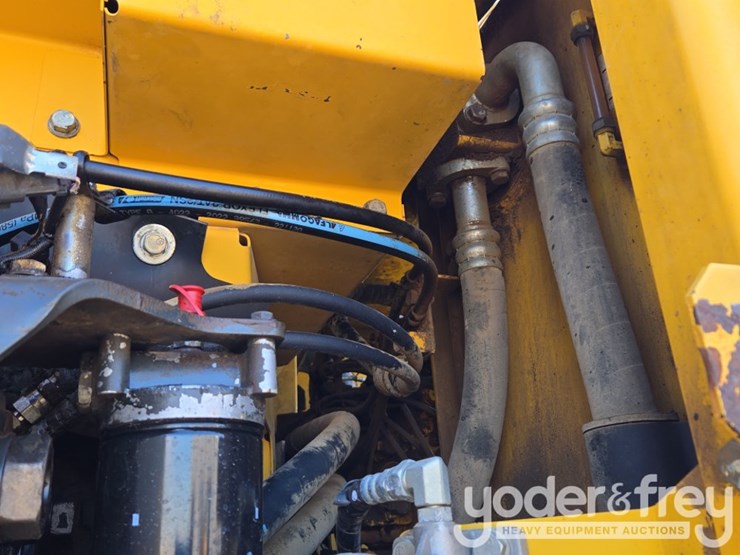 komatsu-pc210-image-44