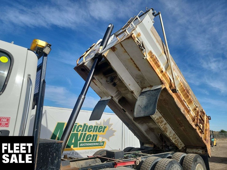 2018-freightliner-m2-106-image-32