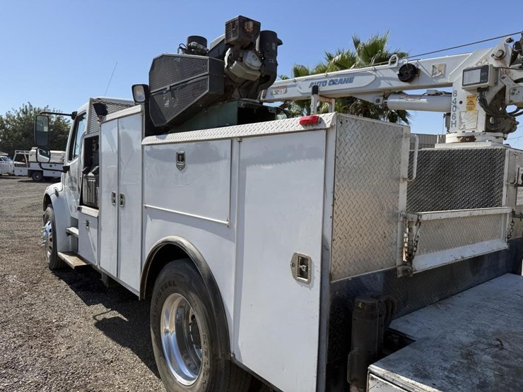 2016-freightliner-mechanics-truck-image-36
