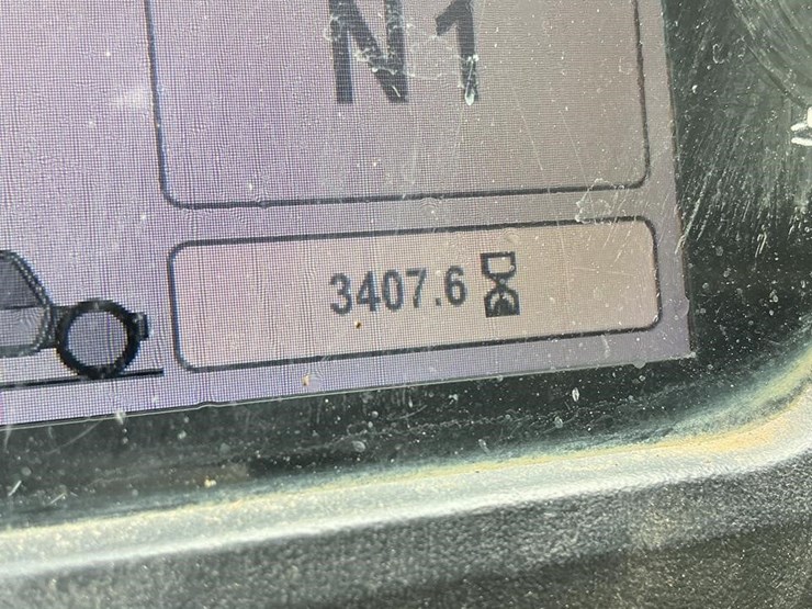 2018-caterpillar-tl1055d-image-16