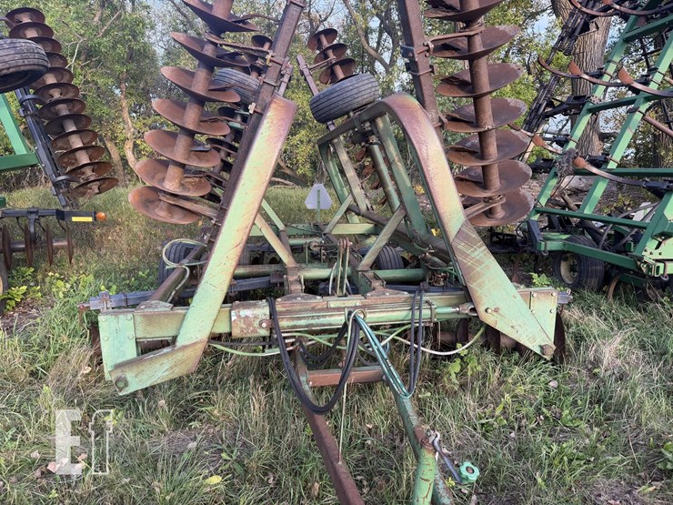 john-deere-230-image-10