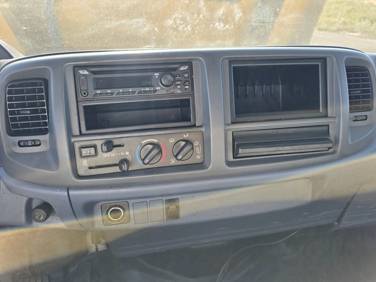 2007-hino-268-image-57